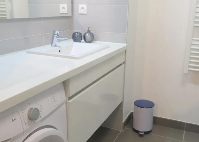 T3 Climatise Avec Piscine Proche Plage, Terrasse Et Parking, Pour 4 Personnes Au Barcares - Fr-1-529-68 Le Barcarès